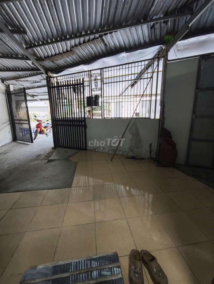cho thuê nhà đậu ô tô kdc bình Nhựt, nhà mới sạch sẽ