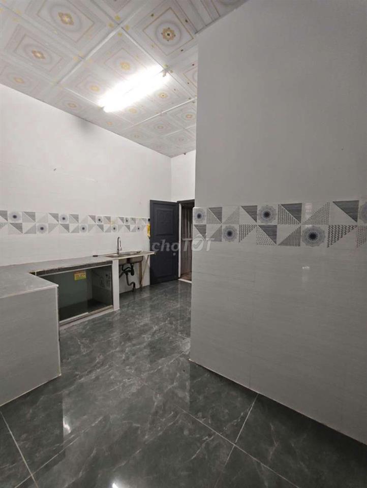 cho thuê nhà đậu ô tô kdc bình Nhựt, nhà mới sạch sẽ