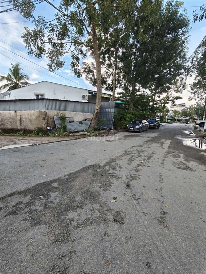 cho thuê nhà đậu ô tô kdc bình Nhựt, nhà mới sạch sẽ