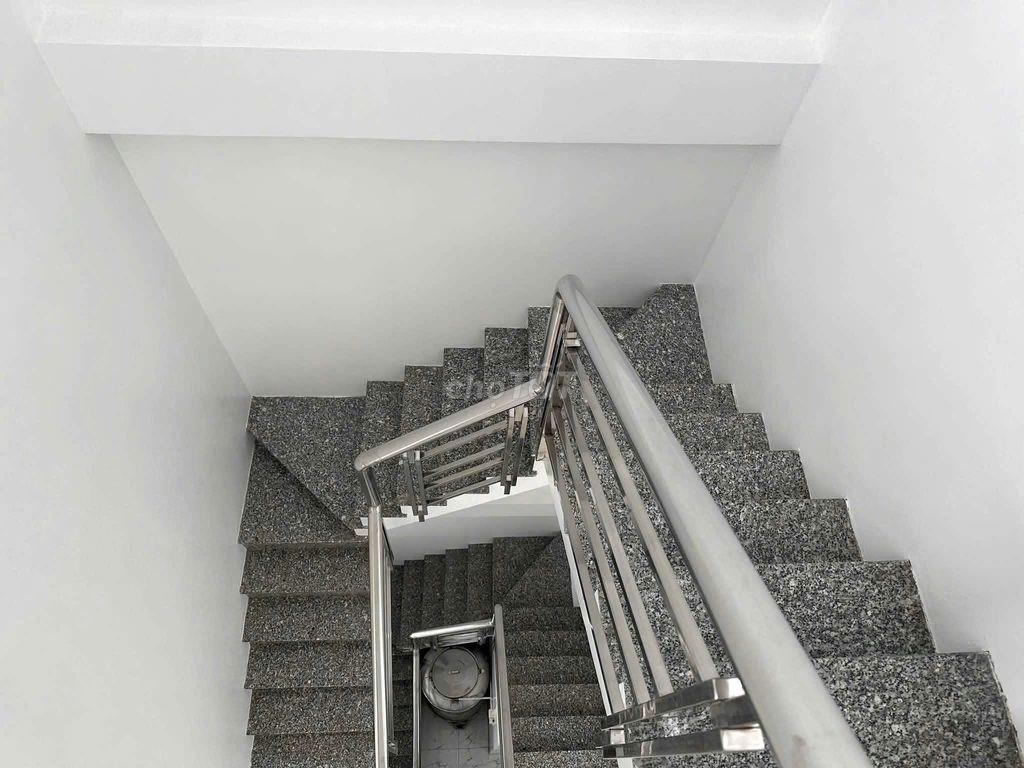 cho thuê nhà 2 lầu 3pn, 3wc trục chính hẻm Quang Trung