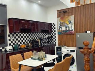 19. Nhà lầu full nội thất sát Vincom Hùng Vương
