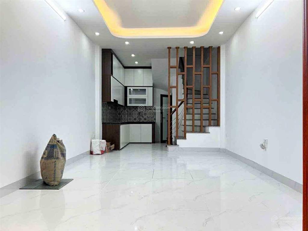 Hot cần nhượng lại cho anh chị ngay và luôn căn nhà 31m2 5 tầng tại ngõ thông nằm sát chợ vân canh