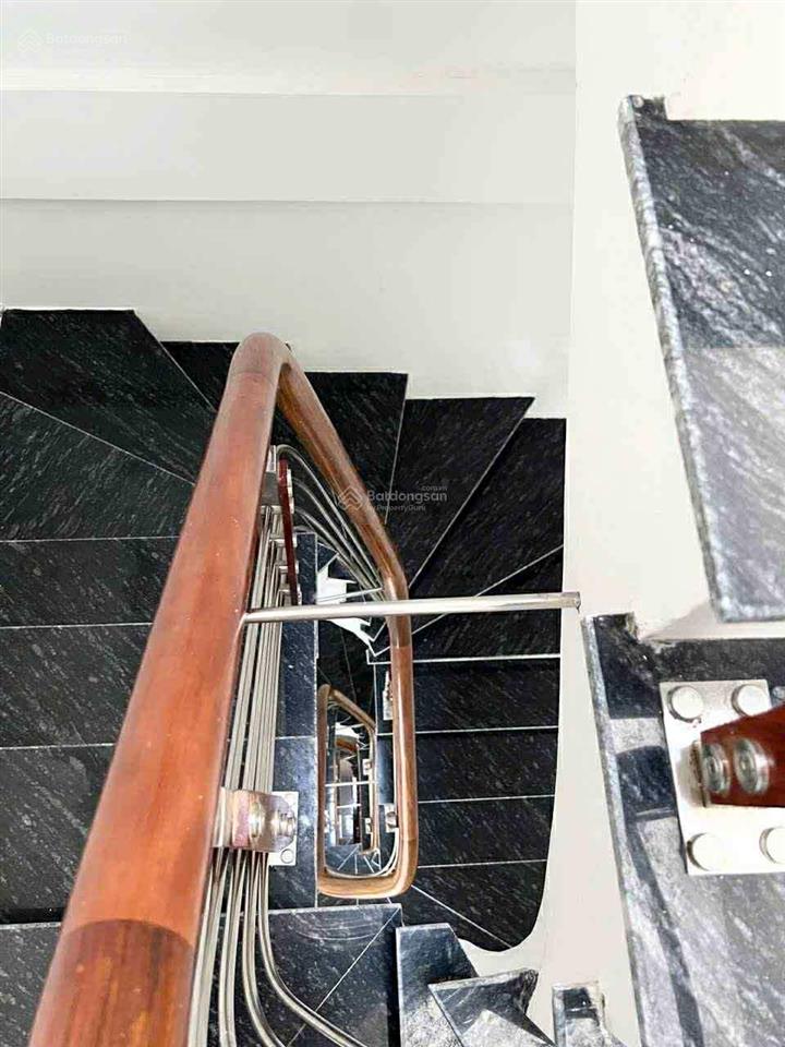 Hot cần nhượng lại cho anh chị ngay và luôn căn nhà 31m2 5 tầng tại ngõ thông nằm sát chợ vân canh