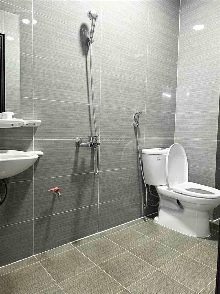 Hot cần nhượng lại cho anh chị ngay và luôn căn nhà 31m2 5 tầng tại ngõ thông nằm sát chợ vân canh