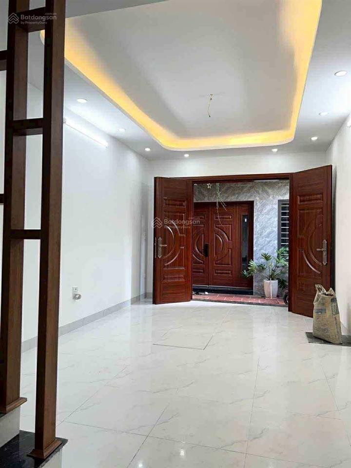 Hot cần nhượng lại cho anh chị ngay và luôn căn nhà 31m2 5 tầng tại ngõ thông nằm sát chợ vân canh