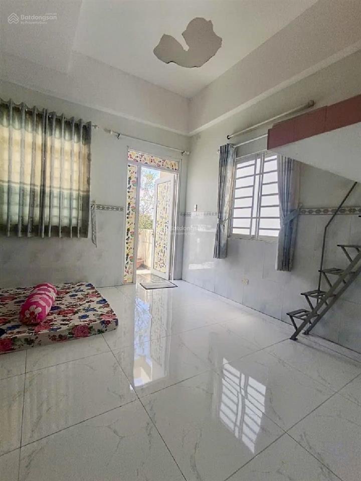 Nhà lô góc xe hơi đỗ cửa phạm thế hiển 4x15 nhỉnh 6tỷ