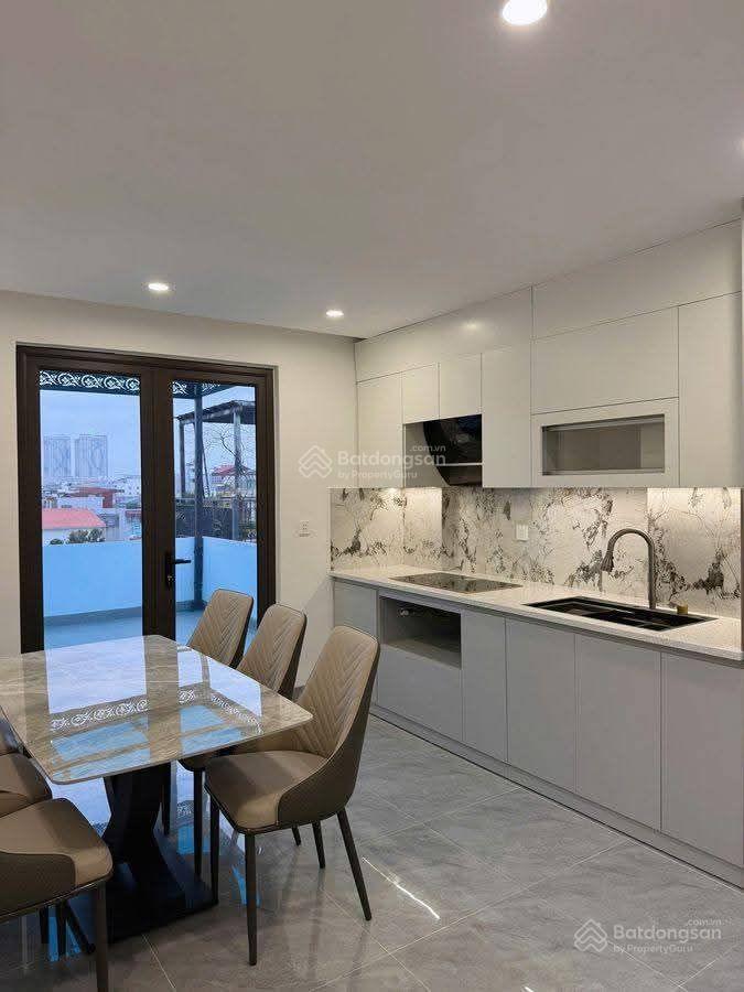 Hàng kịch độc ngọc thụy  7 tầng thang náy  ô tô 7 chỗ vào nhà  full nội thất  không căn thứ 2.