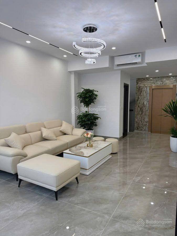 Hàng kịch độc ngọc thụy  7 tầng thang náy  ô tô 7 chỗ vào nhà  full nội thất  không căn thứ 2.