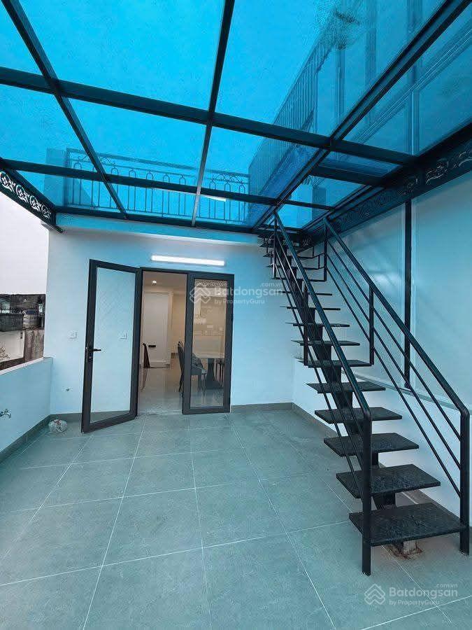 Hàng kịch độc ngọc thụy  7 tầng thang náy  ô tô 7 chỗ vào nhà  full nội thất  không căn thứ 2.