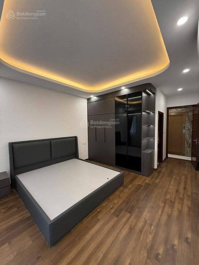 Hàng kịch độc ngọc thụy  7 tầng thang náy  ô tô 7 chỗ vào nhà  full nội thất  không căn thứ 2.