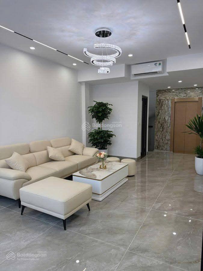 Hàng kịch độc ngọc thụy  7 tầng thang náy  ô tô 7 chỗ vào nhà  full nội thất  không căn thứ 2.