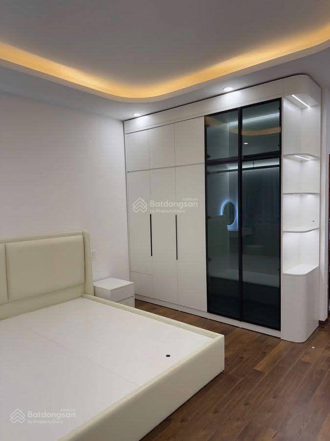 Hàng kịch độc ngọc thụy  7 tầng thang náy  ô tô 7 chỗ vào nhà  full nội thất  không căn thứ 2.