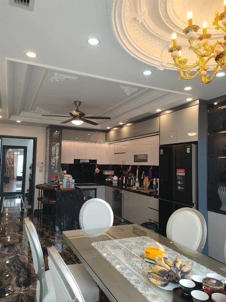 Ngô gia tự long biên/7 tầng thang máy garage 2 ô tô nội thất châu âu 29 tỷ/91m2/7 t/mt 4m