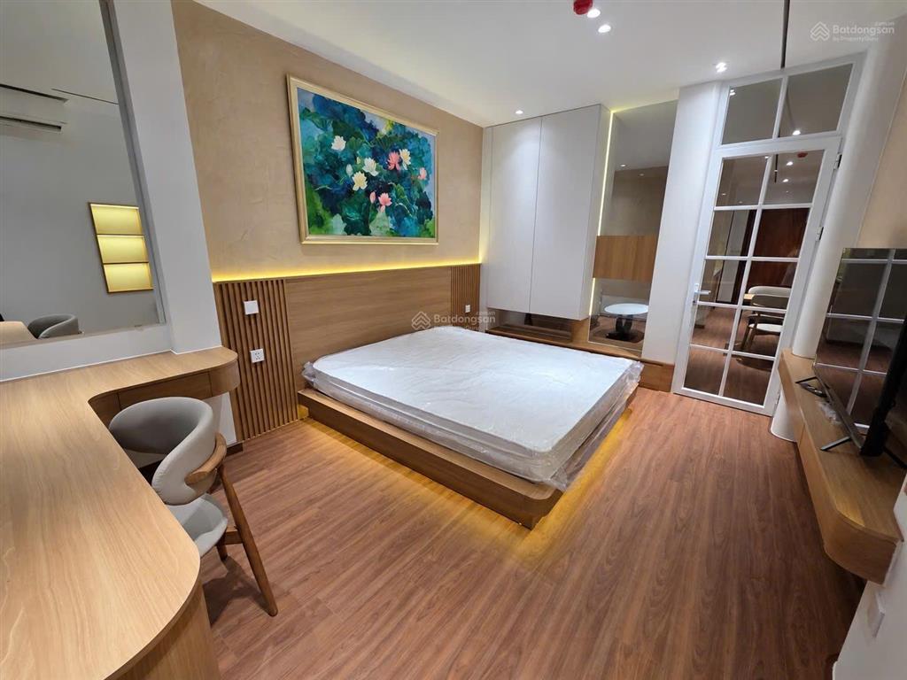 1 ngủ 1 khách 70m2 ban công rộng nội thất cao cấp mặt phố sơn tây, ba đình  có dọn phòng