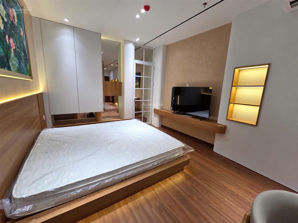 1 ngủ 1 khách 70m2 ban công rộng nội thất cao cấp mặt phố sơn tây, ba đình  có dọn phòng