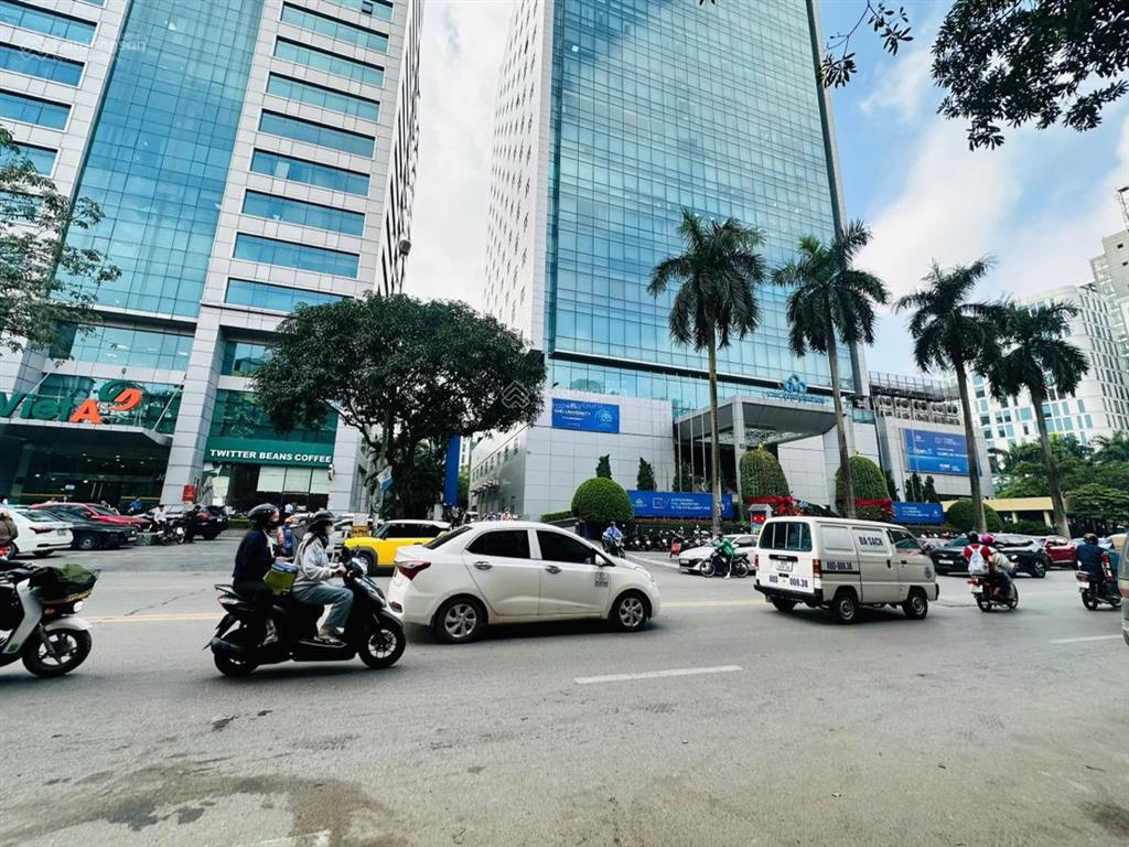 Cho thuê nhà mặt phố duy tân,diện tích 300m2 x 6 tầng, mặt tiền 35m, kinh doanh mọi mô hình