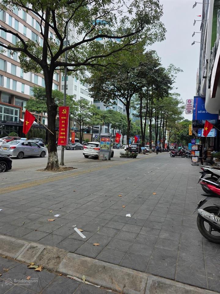 Cho thuê nhà mặt phố duy tân,diện tích 300m2 x 6 tầng, mặt tiền 35m, kinh doanh mọi mô hình