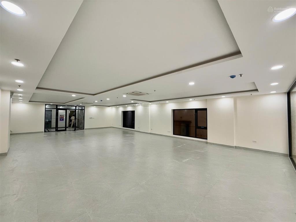 Cho thuê văn phòng phố tân triều, diện tích 170m2, mặt tiền 15m, kinh doanh mọi mô hình