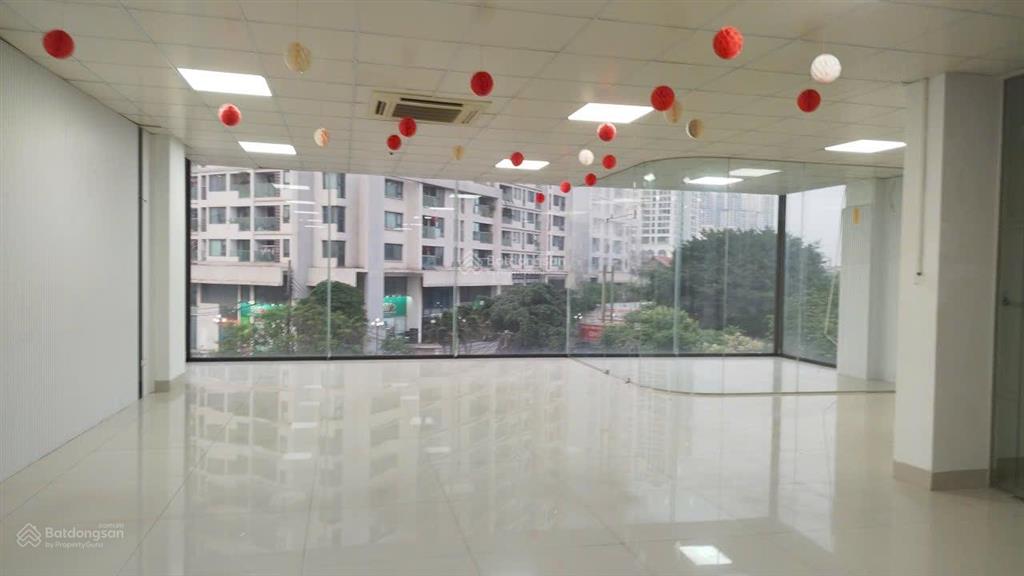 Cho thuê văn phòng phố tân triều, diện tích 170m2, mặt tiền 15m, kinh doanh mọi mô hình