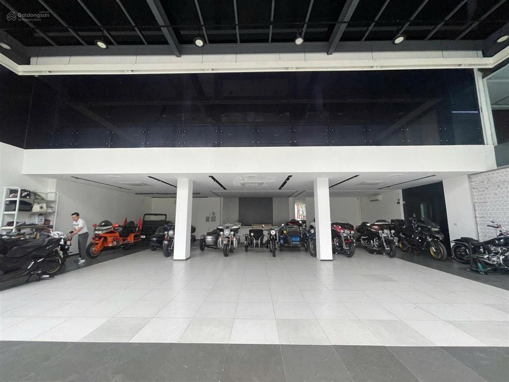 Cho thuê nhà mặt phố lê văn lương, diện tích 220m2 thông sàn, mặt tiền 15m, ưu tiên showroom