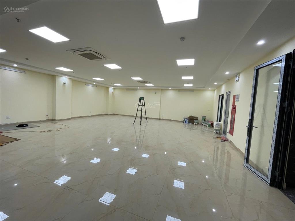 Cho thuê toà nhà mặt phố vương thừa vũ, diện tích 200m2 x 7 tầng, mặt tiền 12m, kd mọi mô hình