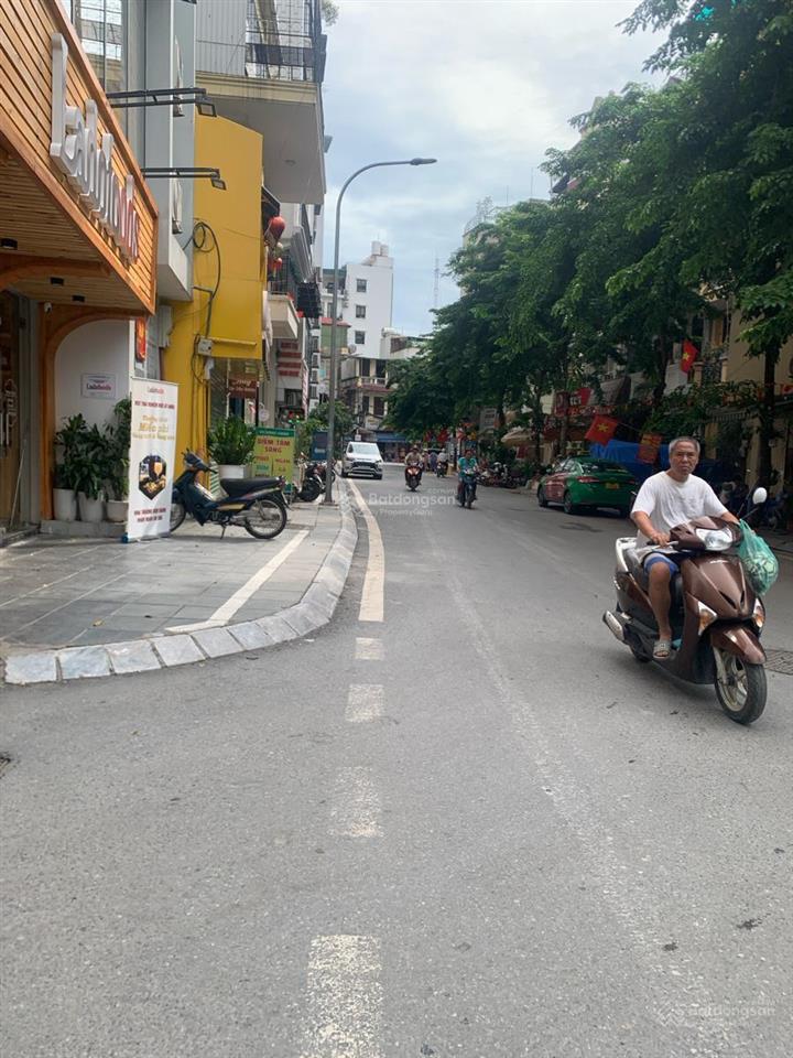 Cho thuê nhà mặt phố võng thị, diện tích 180m2, mặt tiền 15m, kinh doanh mọi mô hình