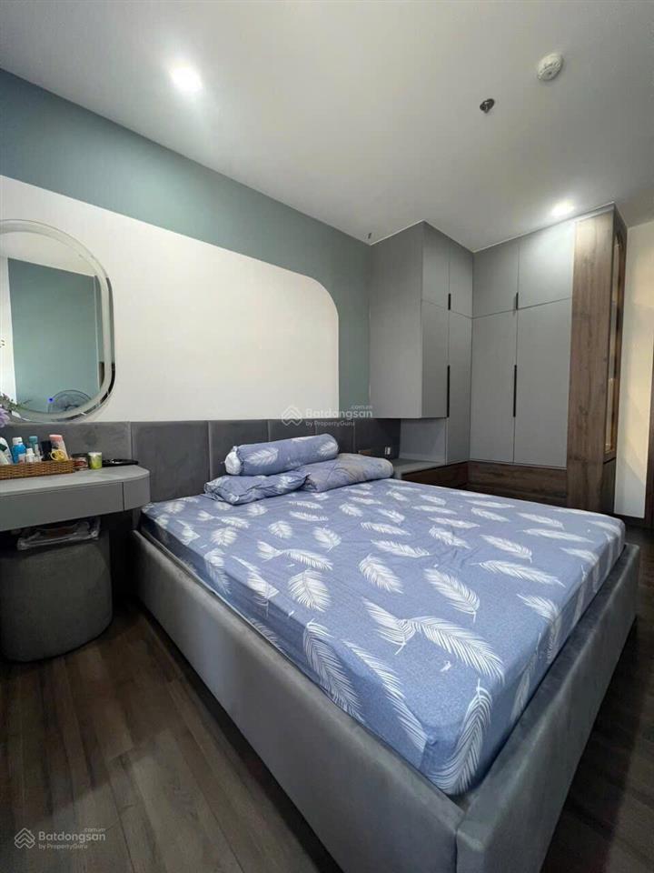 Chính chủ cần bán căn hộ đẹp, 75m2  full nội thất cao cấp, vào ở ngay. 2pn 2wc