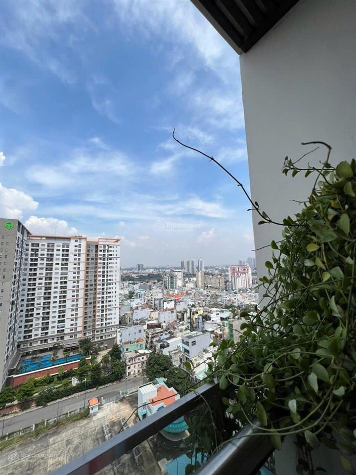 Chính chủ cần bán căn hộ đẹp, 75m2  full nội thất cao cấp, vào ở ngay. 2pn 2wc
