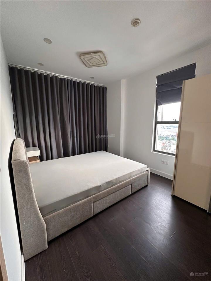 Bán gấp căn hộ chung cư sky center 75m2  2pn 2wc tầng trung, quận tân bình sổ hồng