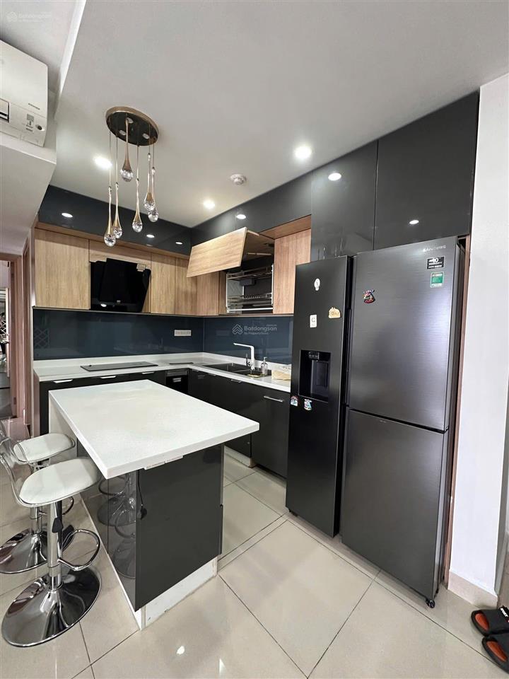 Bán gấp căn hộ chung cư sky center 75m2  2pn 2wc tầng trung, quận tân bình sổ hồng