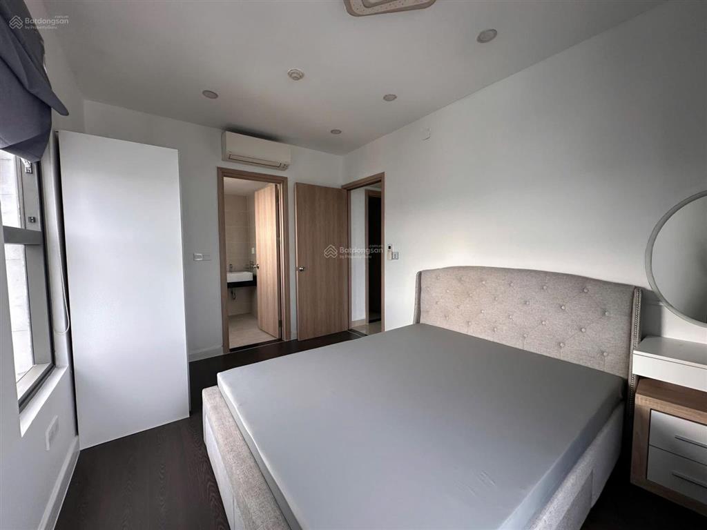 Bán gấp căn hộ chung cư sky center 75m2  2pn 2wc tầng trung, quận tân bình sổ hồng