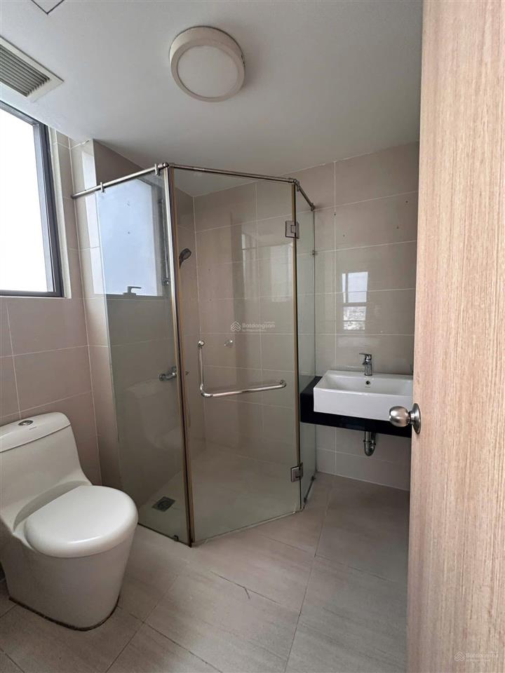 Bán gấp căn hộ chung cư sky center 75m2  2pn 2wc tầng trung, quận tân bình sổ hồng