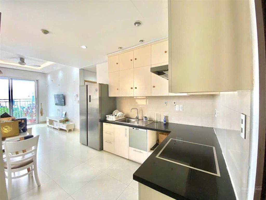 Cần bán căn hộ 68m2 đẹp, nhà mới sạch sẽ, full nội thất, vị trí thuận tiện đi lại