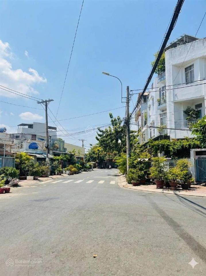 3 mặt tiền, 3 tầng, kdc phú lợi, phường 7, quận 8, dt lớn 180m2, ngang hiếm 10m, nhỉnh 16t