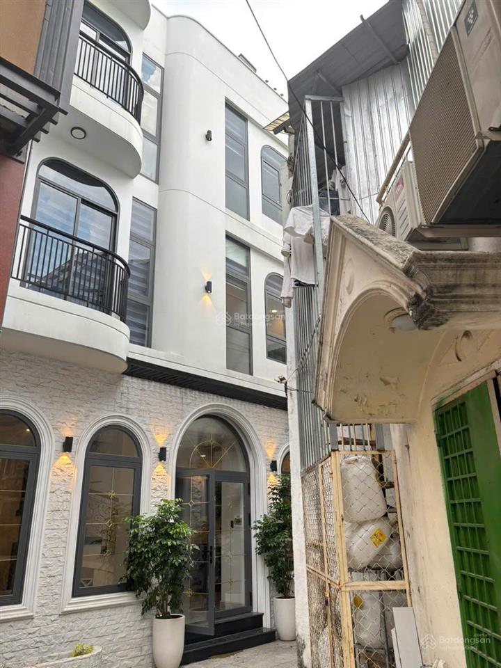 Nhà đẹp trung tâm p. xuân hòa, quận 3, ngang 9m hiếm có, 4 tầng btct, sát mặt tiền, shr