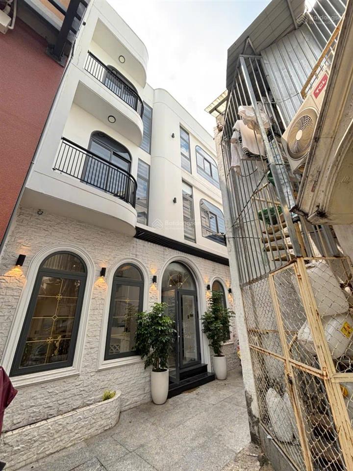 Nhà đẹp trung tâm p. xuân hòa, quận 3, ngang 9m hiếm có, 4 tầng btct, sát mặt tiền, shr