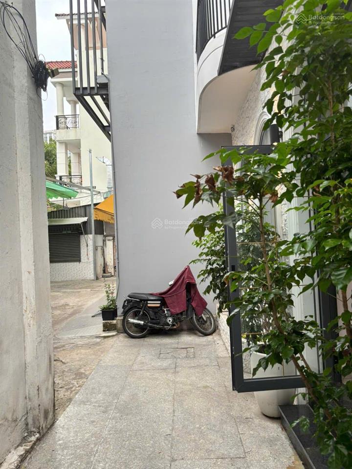 Nhà đẹp trung tâm p. xuân hòa, quận 3, ngang 9m hiếm có, 4 tầng btct, sát mặt tiền, shr