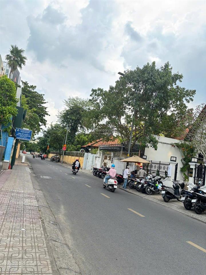 Nhà đẹp trung tâm p. xuân hòa, quận 3, ngang 9m hiếm có, 4 tầng btct, sát mặt tiền, shr