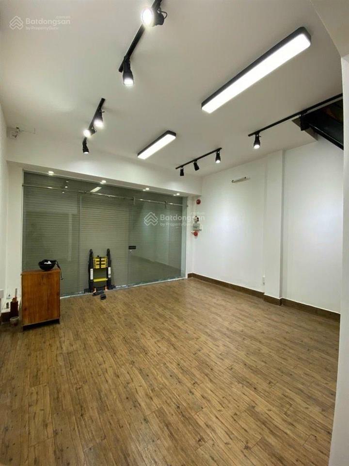 Mặt tiền hẻm 8m  q11  3 tầng  lạc long quân  gần cv đầm sen  nhỉnh 7 tỷ