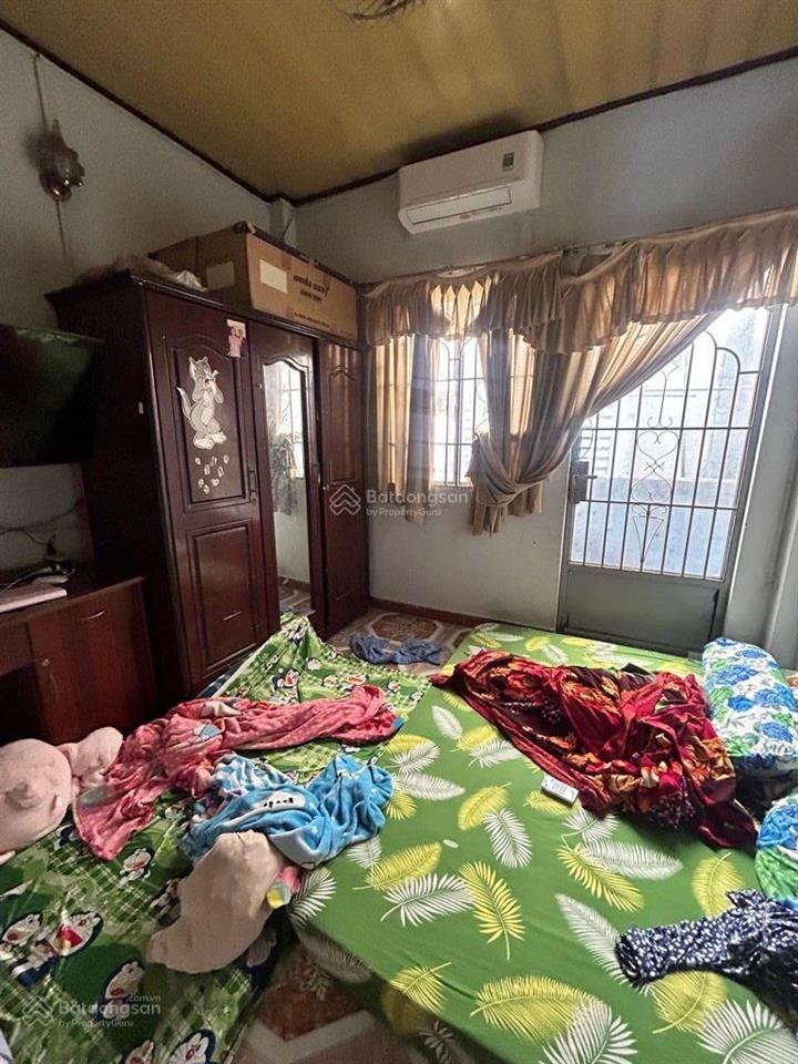 Nhà q11  2 tầng  lạc long quân  gần hẻm xe hơi  sát bên cv đầm sen  hơn 7 tỷ