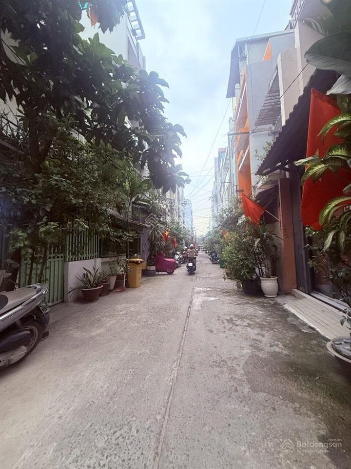 Nhà hẻm ôtô  lạc long quân  gần cv đầm sen  q11  2 tầng  hơn 6 tỷ