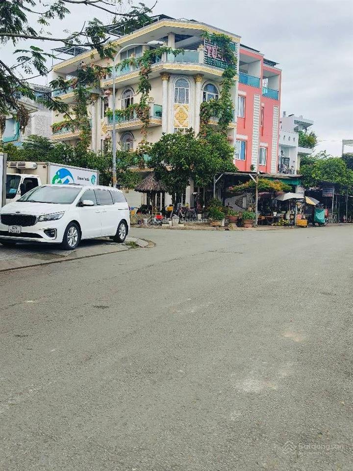 Nhà hẻm ôtô  lạc long quân  gần cv đầm sen  q11  2 tầng  hơn 6 tỷ