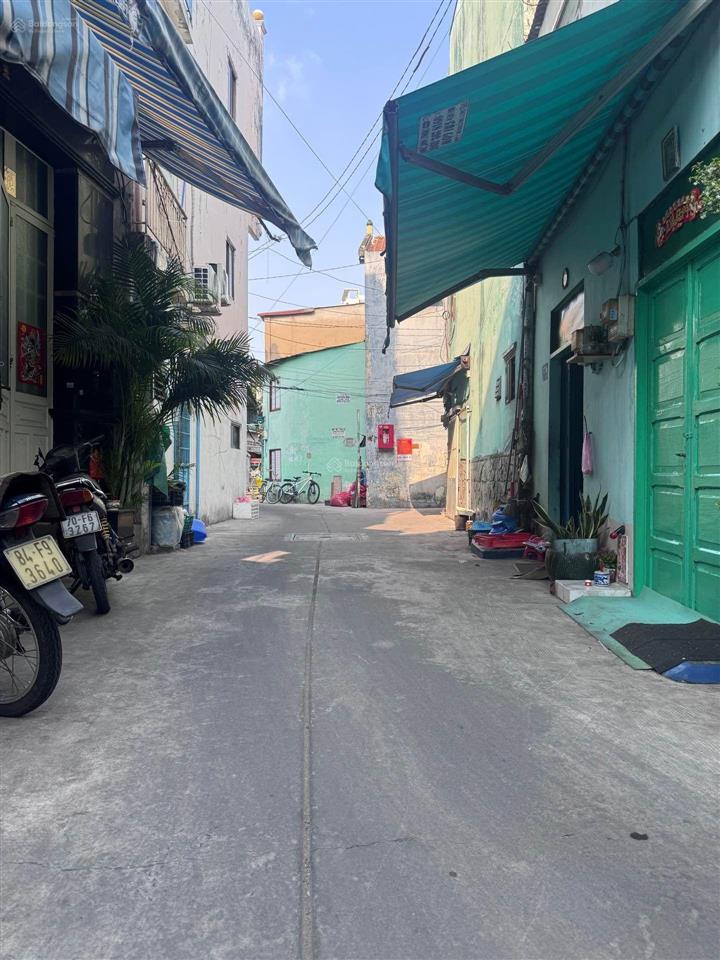 Bán gấp nhà tốt 2 tầng  quận 11  gần 3 tháng 2  cách mặt tiền đường 10m  nhỉnh 6,x tỷ