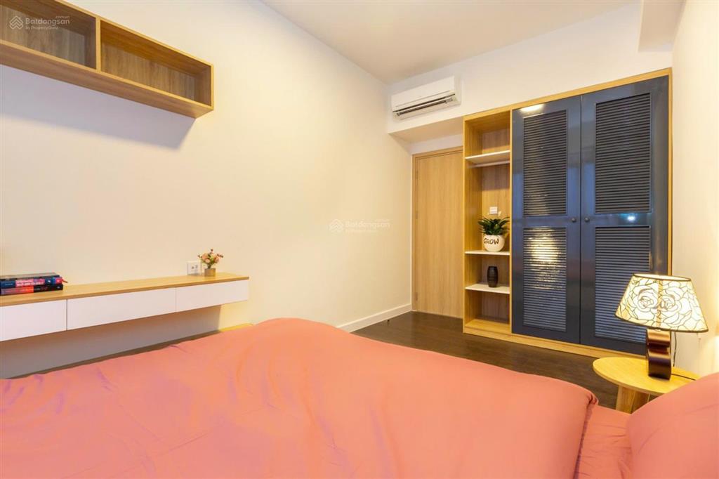 Cần tiền  bán nhanh căn hộ 2 pn, 1 vệ sinh  56m2  view sông trực diện