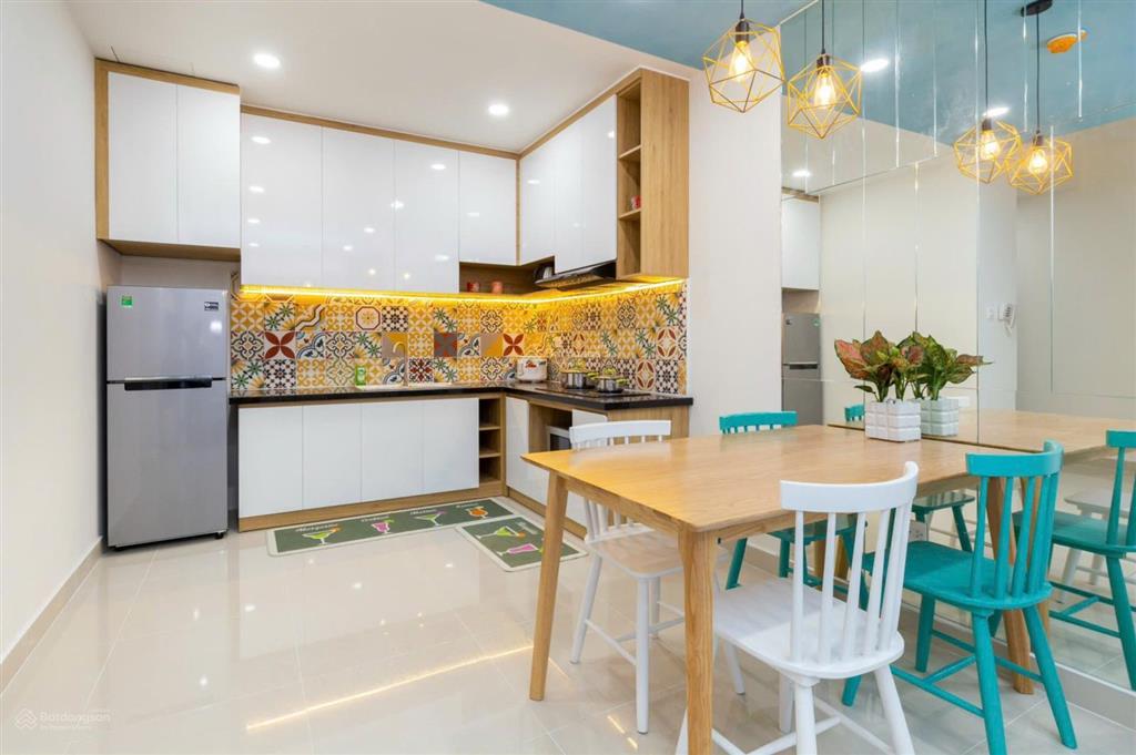 Cần tiền  bán nhanh căn hộ 2 pn, 1 vệ sinh  56m2  view sông trực diện
