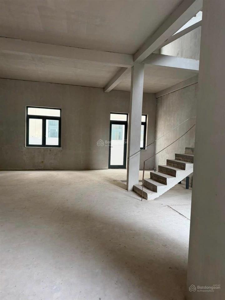 5,5 triệu cho ngôi nhà to tướng  vừa ở vừa mở sàn kinh doanh  chỉ cho thuê lâu dài 23 năm.