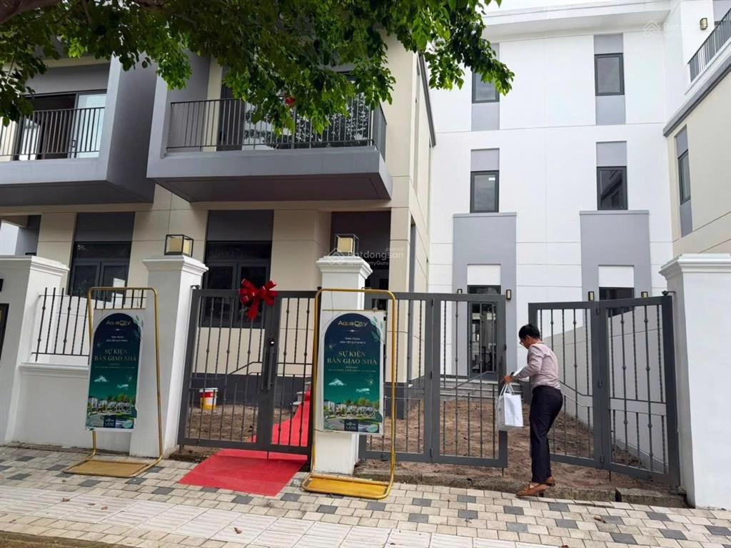 5,5 triệu cho ngôi nhà to tướng  vừa ở vừa mở sàn kinh doanh  chỉ cho thuê lâu dài 23 năm.