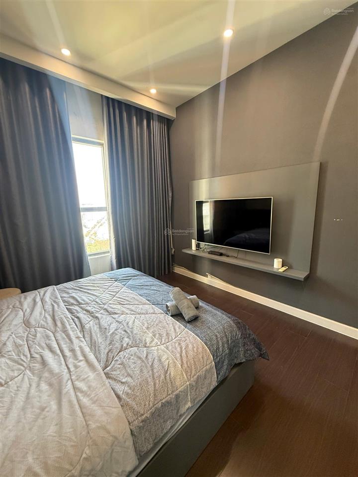 Trống sẵn căn hộ 3pn, 96m2, lầu cao, view đẹp lung linh  giá thuê 22 triệu