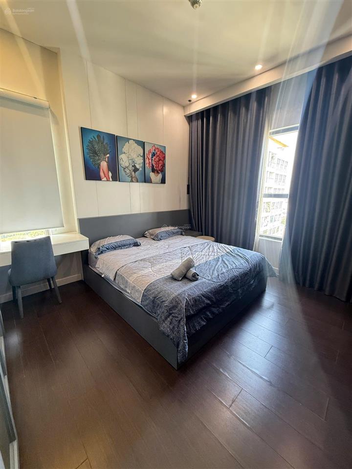 Trống sẵn căn hộ 3pn, 96m2, lầu cao, view đẹp lung linh  giá thuê 22 triệu