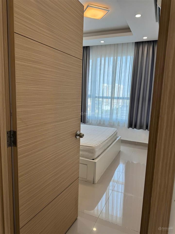 Giá tốt  nhà đủ nội thất đẹp thoáng  trống sẵn chỉ 15,5 triệu/tháng  0938 295 ***